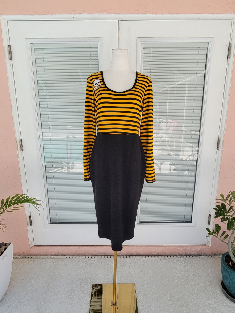 Pinup Couture Deadly Dames Retro Hotrod Honey Dress In Vintage Black And Gold